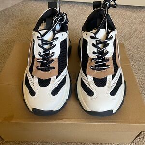 Steve Madden possession Stylish Black and White Sneakers